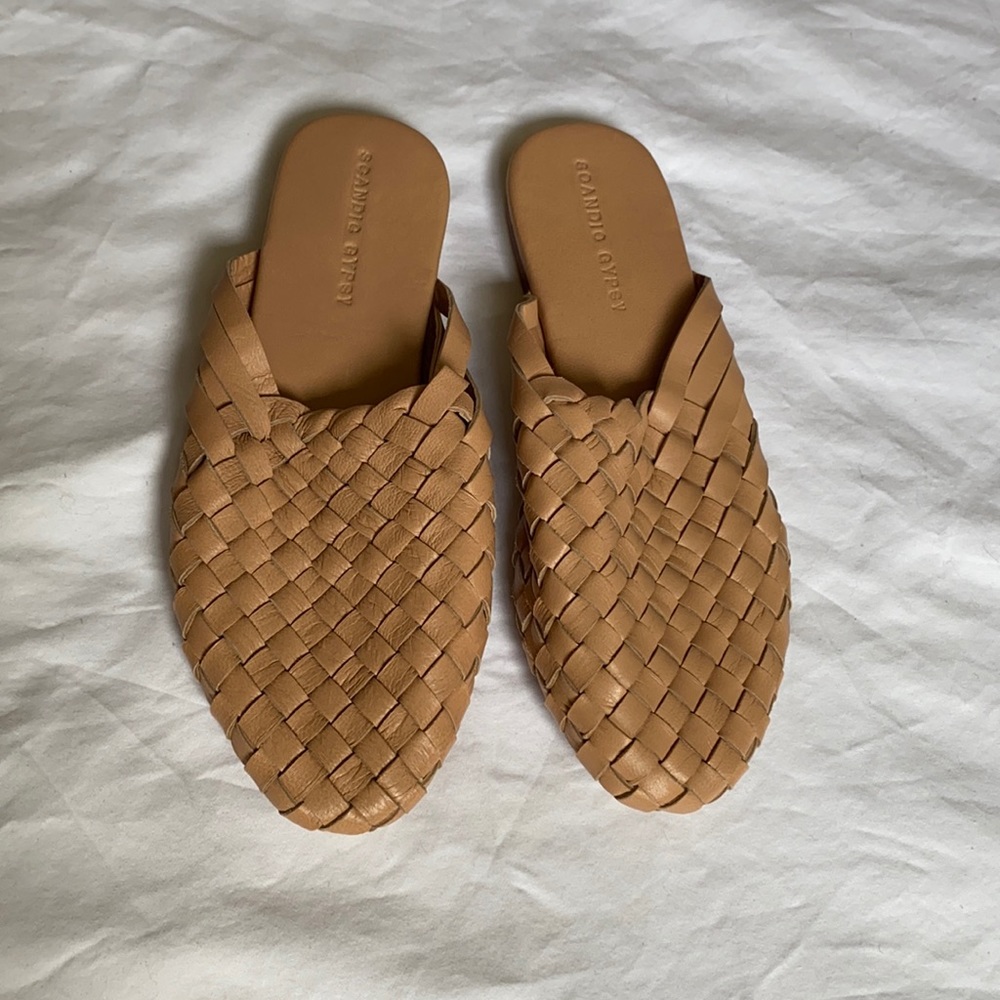 NWT Scandic Gypsy Nude Woven Leather Mules